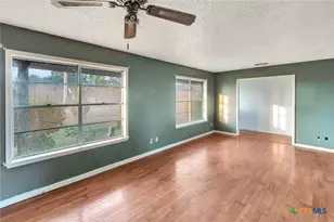 113 Wearden Dr, Victoria, TX 77904 - Photo 5