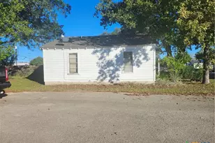 906 S Chestnut St, Lampasas, TX 76550 - Photo 3