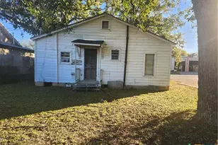 906 S Chestnut St, Lampasas, TX 76550 - Photo 5