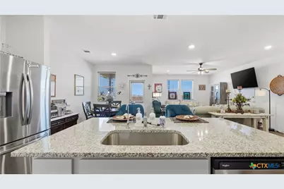 437 Signe, Seguin, TX 78155 - Photo 13