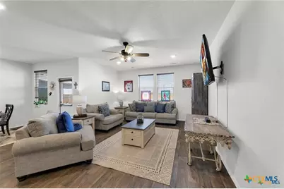 437 Signe, Seguin, TX 78155 - Photo 7