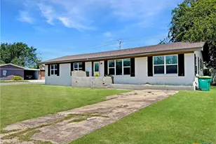 1311 W Main St, Gatesville, TX 76528 - Photo 3