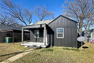 1103 Waco St, Gatesville, TX 76528 - Photo 1