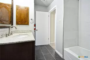 1024 Mission Dr, New Braunfels, TX 78130 - Photo 13