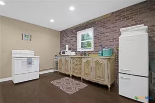 1236 S Academy Ave, New Braunfels, TX 78130 - Photo 5