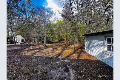 701 W May Street, Yoakum, TX 77995 - Photo 23
