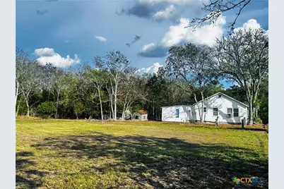 701 W May Street, Yoakum, TX 77995 - Photo 29