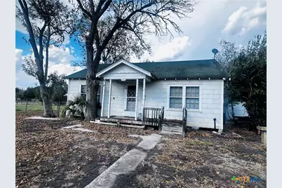 701 W May Street, Yoakum, TX 77995 - Photo 1