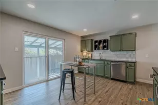 1947 Queen Victoria Dr, New Braunfels, TX 78130 - Photo 15