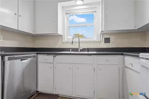 819 N 7th St, Temple, TX 76501 - Photo 9