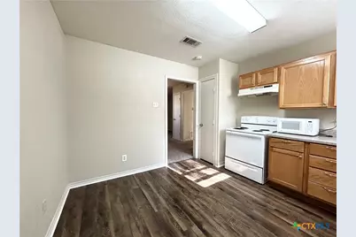 711 E 8th Avenue, Belton, TX 76513 - Photo 11