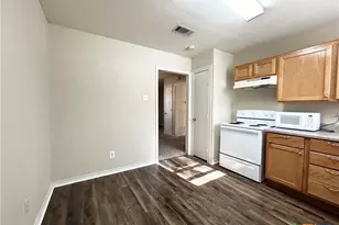 711 E 8th Ave, Belton, TX 76513 - Photo 11