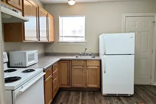 711 E 8th Ave, Belton, TX 76513 - Photo 9