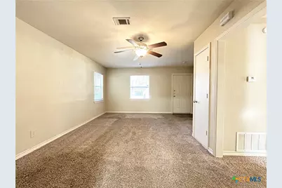 711 E 8th Avenue, Belton, TX 76513 - Photo 5