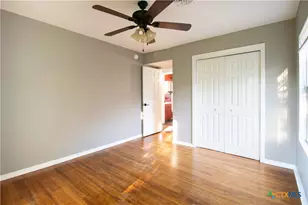 2503 E Mistletoe Ave, Victoria, TX 77901 - Photo 9