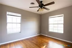 2503 E Mistletoe Ave, Victoria, TX 77901 - Photo 11