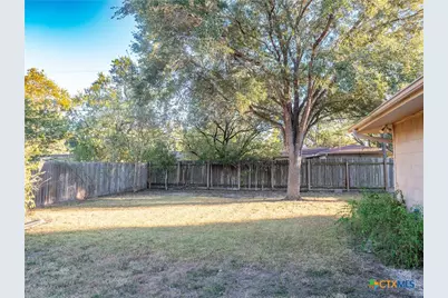 2101 E Mistletoe Avenue, Victoria, TX 77901 - Photo 5