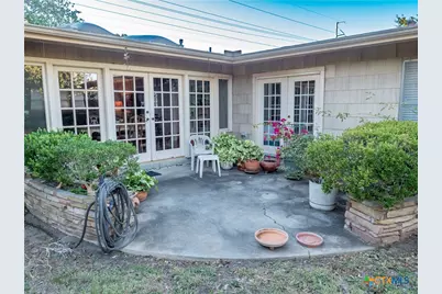 2101 E Mistletoe Avenue, Victoria, TX 77901 - Photo 1