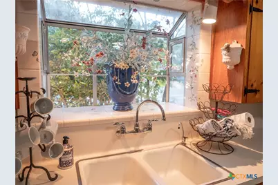 2101 E Mistletoe Avenue, Victoria, TX 77901 - Photo 11