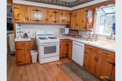 2101 E Mistletoe Avenue, Victoria, TX 77901 - Photo 9