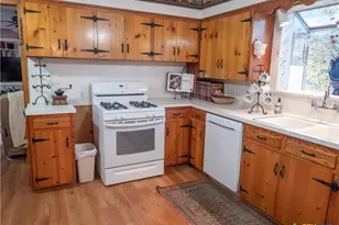 2101 E Mistletoe Ave, Victoria, TX 77901 - Photo 9