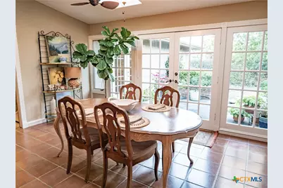 2101 E Mistletoe Avenue, Victoria, TX 77901 - Photo 17