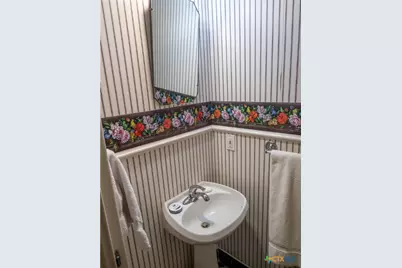 2101 E Mistletoe Avenue, Victoria, TX 77901 - Photo 23