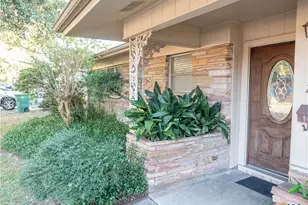 2101 E Mistletoe Ave, Victoria, TX 77901 - Photo 3