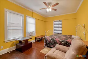 809 S Pecan Ave, Luling, TX 78648 - Photo 11