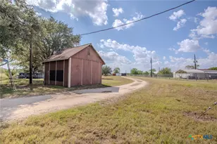 25195 US Hwy 77, Yoakum, TX 77995 - Photo 31