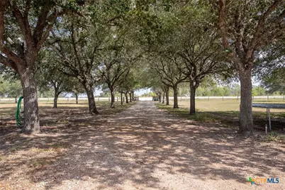 25195 US Highway 77, Yoakum, TX 77995 - Photo 35