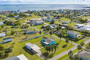 312 W Jefferson Ave, Port O'Connor, TX 77982 - Photo 5