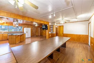 1724 Hickston St, Gonzales, TX 78629 - Photo 5