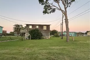 509 N 9th St, Port O'Connor, TX 77982 - Photo 35
