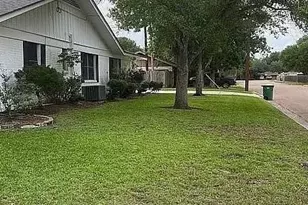 2406 Bon Aire Ave, Victoria, TX 77901 - Photo 3