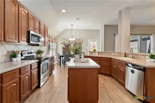 1716 Oak Wind, New Braunfels, TX 78132 - Photo 9