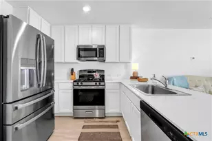 3230 Mound Rdg, New Braunfels, TX 78130 - Photo 7