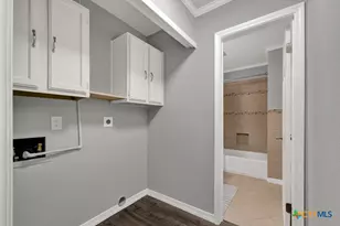 3915 Chimney Springs Dr, San Antonio, TX 78247 - Photo 13