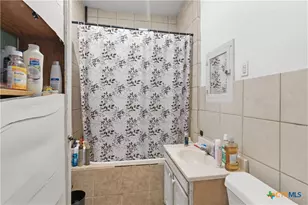 603 E Court St, Seguin, TX 78155 - Photo 15