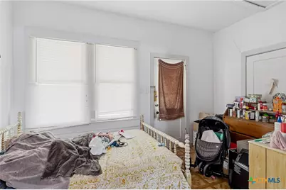 603 E Court Street, Seguin, TX 78155 - Photo 7