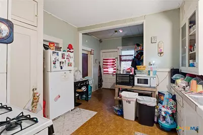 603 E Court Street, Seguin, TX 78155 - Photo 5