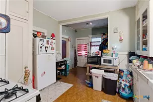 603 E Court St, Seguin, TX 78155 - Photo 5