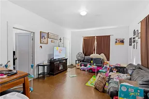 603 E Court St, Seguin, TX 78155 - Photo 9