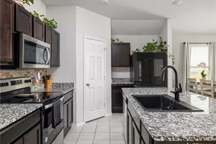 146 Hammond Ct, Jarrell, TX 76537 - Photo 3