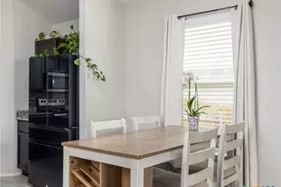 146 Hammond Ct, Jarrell, TX 76537 - Photo 5