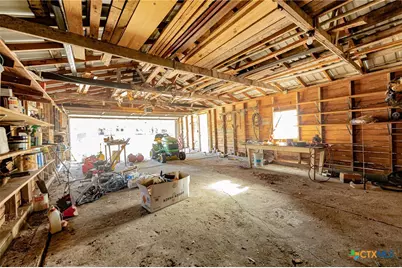 1306 N Avenue G, Shiner, TX 77984 - Photo 23