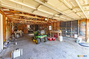 1306 N Ave G, Shiner, TX 77984 - Photo 3