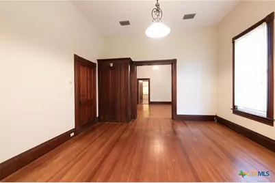 1306 N Avenue G, Shiner, TX 77984 - Photo 9