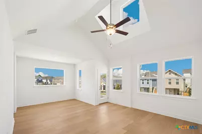 895 N Academy Avenue, New Braunfels, TX 78130 - Photo 3