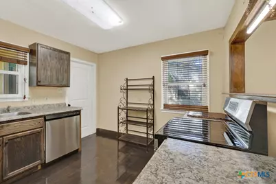 927 N Union Avenue, New Braunfels, TX 78130 - Photo 9